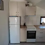 Dunja Hvar *