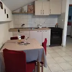 Dunja Hvar