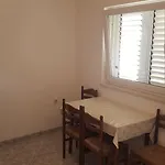 Dunja Hvar