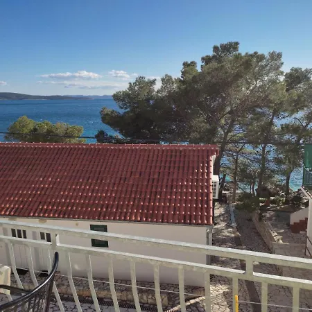 Dunja Hvar