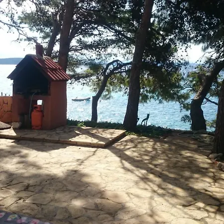 Dunja Hvar *