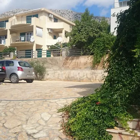 Dunja Hvar