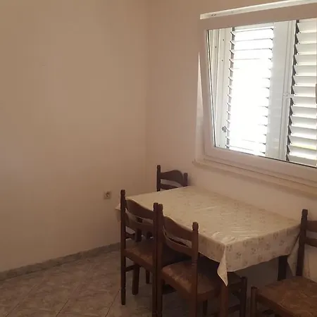 Dunja Hvar