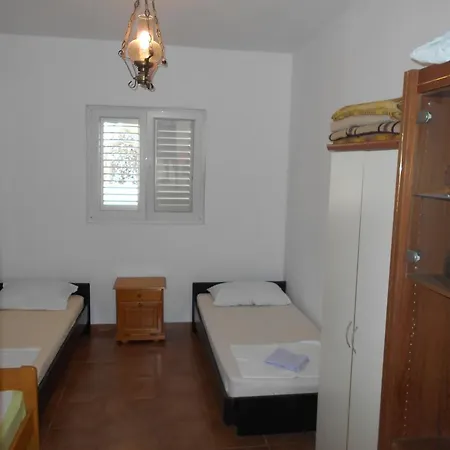 Dunja Hvar