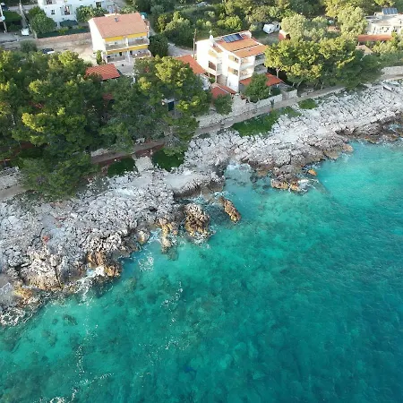 Dunja Hvar * 伊万多拉克