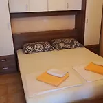 Dunja Hvar