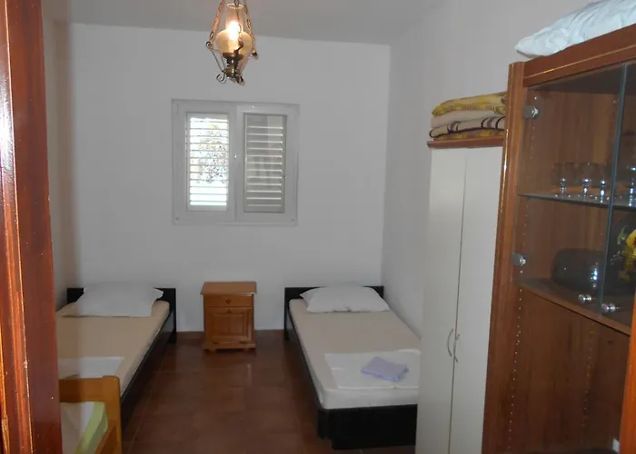 Dunja Hvar