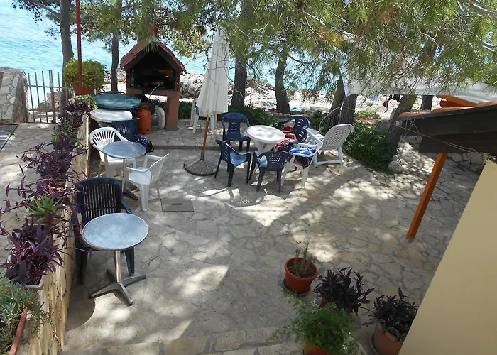 Dunja Hvar