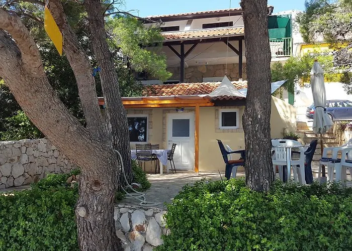 Dunja Hvar